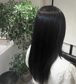 はしもとひより/ 艶カラー/ストレートのヘアスタイル