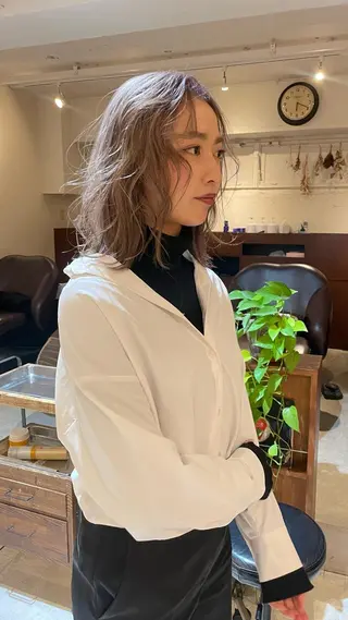 ミディアム カラー ファッションに 溶け込むstyleのヘアスタイル