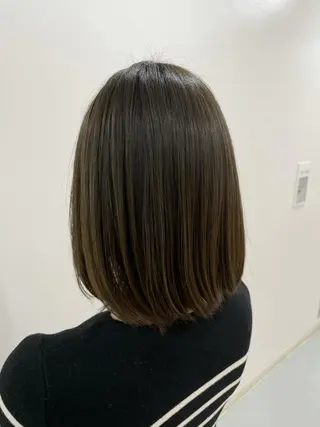 ミディアム カラー akane .のヘアスタイル