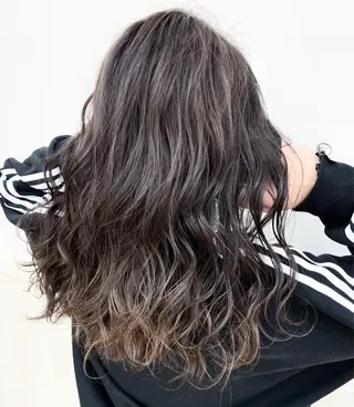 ロング カラー N° jillva ♦️川端裕司♦️のヘアスタイル