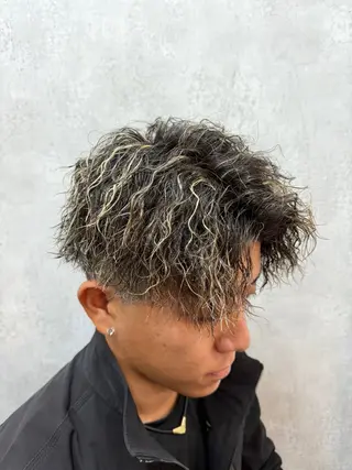 ショート パーマ メンズ 高井 柊のヘアスタイル
