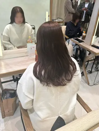 ロング カラー ひなの🫧ベージュ系 艶カラーのヘアスタイル