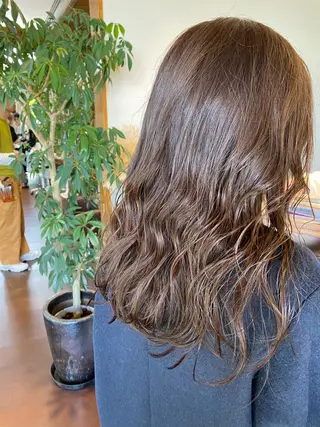 ロング カラー DEE okazakiのヘアスタイル