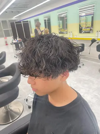 ミディアム パーマ ヘアアレンジ メンズ 艶カラー の達人のヘアスタイル