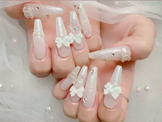 ネイル 長さ出しMORNAIL所属・長出し専門 パーツのネイルデザイン