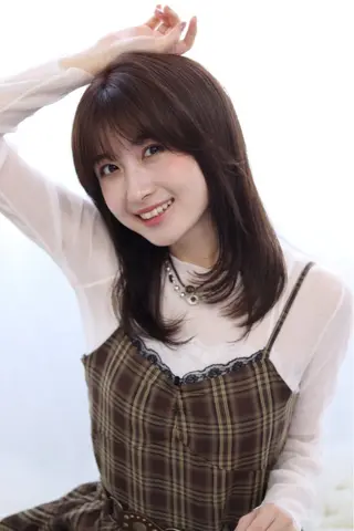 セミロング 小磯 維織のヘアスタイル