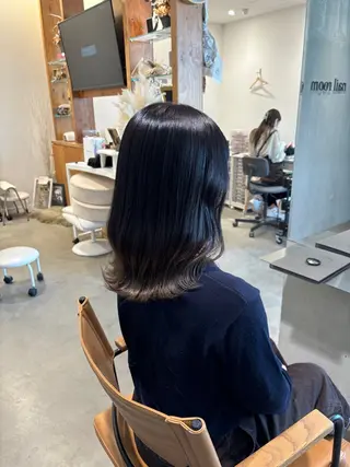 ミディアム カラー 小木曽 里華のヘアスタイル