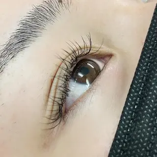 マツエク・マツパ 小山 麗奈のヘアスタイル