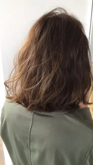ミディアム graxi'    グラシー所属・ブリーチ/ハイトーン SERINAのヘアスタイル