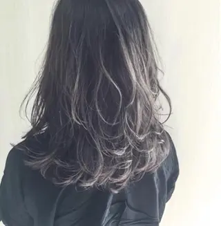 ミディアム カラー ヘアアレンジ ケア剤オタク×海外 ヘア長谷川裕起のヘアスタイル