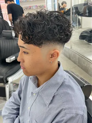 メンズ メンズパーマ特化サロンLond LOGAN所属・SEIYA メンズパーマ職人のヘアスタイル