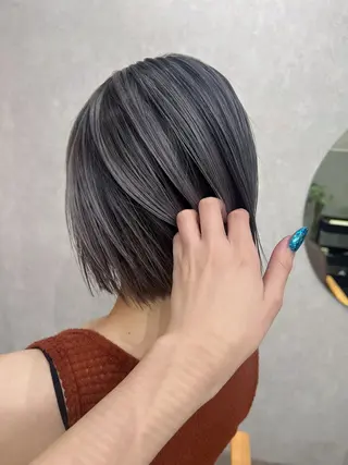 ショート カラー YUI ハイトーンカラーのヘアスタイル