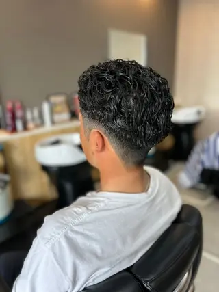 ミディアム THEBARBER TEN所属・伊禮 海凪のヘアスタイル