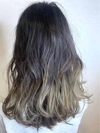 ロング カラー 韓国レイヤーカット/ ダブルカラーのヘアスタイル