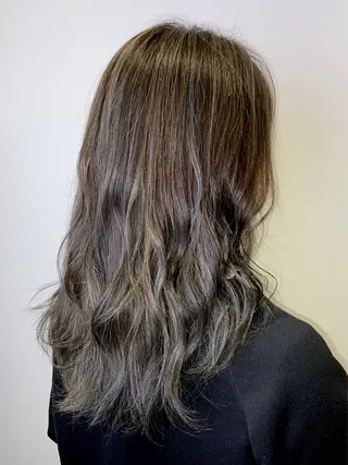 セミロング カラー 🐺ウルフ/レイヤー 似合わせ‎🤍沙羅のヘアスタイル