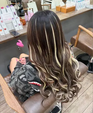 ロング WEST OLAND 黒坂佳乃のヘアスタイル