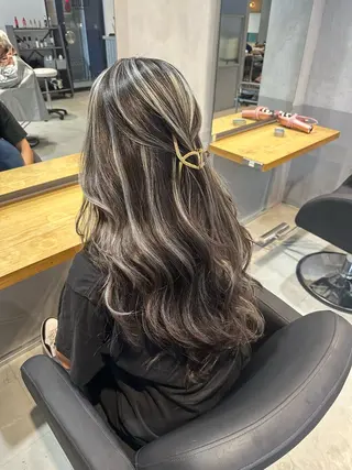 ロング カラー 💖ハイライト/ハイ トーン💖MIKIのヘアスタイル