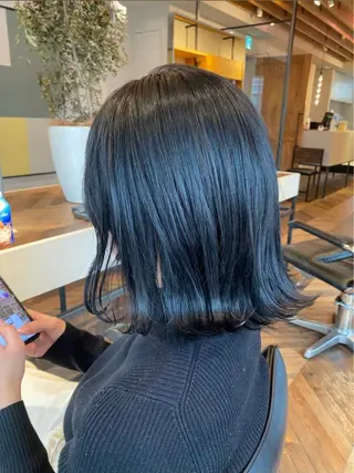 ショート 切りっぱなしボブイヤ リングカラー清水隆央のヘアスタイル