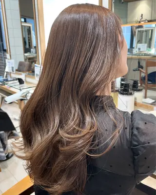 セミロング カラー まろやかベージュ／ 大上なおみのヘアスタイル