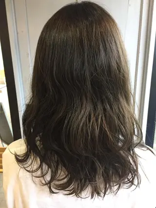 ロング カラー ツキダテ ユイのヘアスタイル