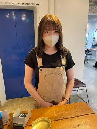 ミディアム カラー MIOベージュカラー 柔らかいカラーのヘアスタイル