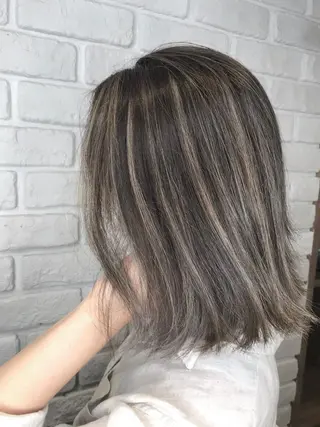 ミディアム カラー 森本 笑のヘアスタイル