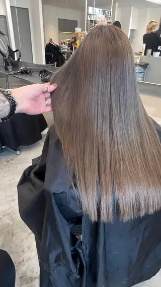 カラー ロング 小森春果/透け感/ ケラスターゼ/艶髪のヘアスタイル