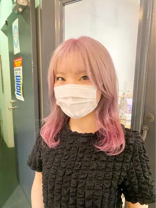 セミロング カラー 梅田ハイトーン チダ ヒナノのヘアスタイル
