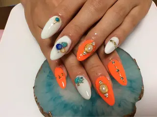 ネイル フラワー ムーンのネイルデザイン