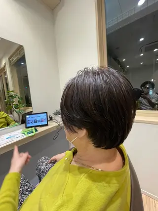 ショート 白髪ぼかしハイライト 💫ミネ　ヒロシのヘアスタイル