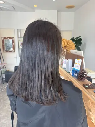 ミディアム 亀田 萌奈のヘアスタイル