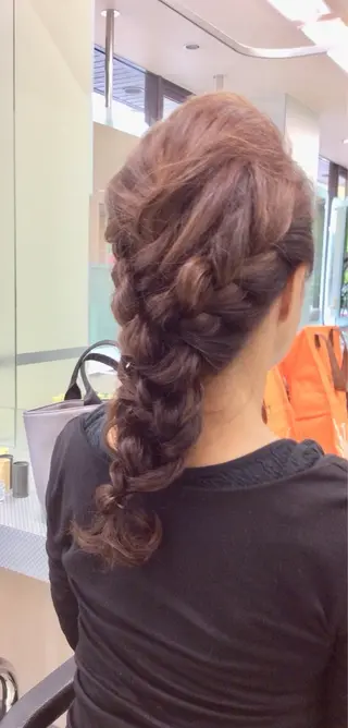 ロング ヘアアレンジ au美容室所属・au栄矢場町 水素髪質改善Tのヘアスタイル