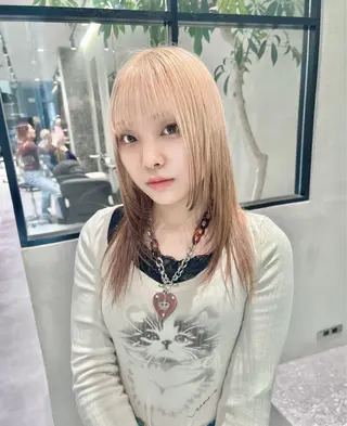 セミロング ハイトーン/レイヤー カット岩田健斗/新宿のヘアスタイル