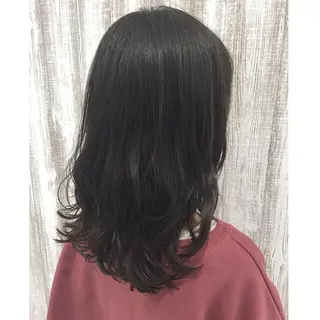 セミロング カラー 透明感♡︎♡︎ 佐々木早苗のヘアスタイル