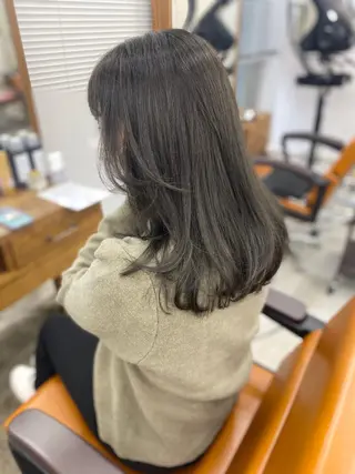 セミロング カラー オリーブ/アッシュ やわらか透明感カラーのヘアスタイル