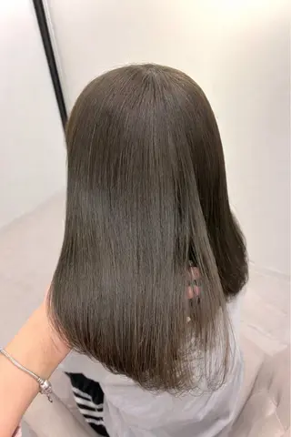 ミディアム ミディアムレイヤー/ 艶カラーNorikaのヘアスタイル