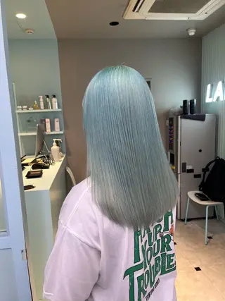 セミロング カラー ブリーチカラー 🩵MIZUKIのヘアスタイル