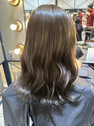 ミディアム 横山 菜摘のヘアスタイル