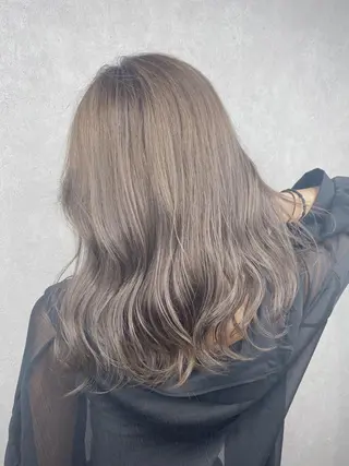 セミロング _White所属・ＳＨＩ ＺＵのヘアスタイル