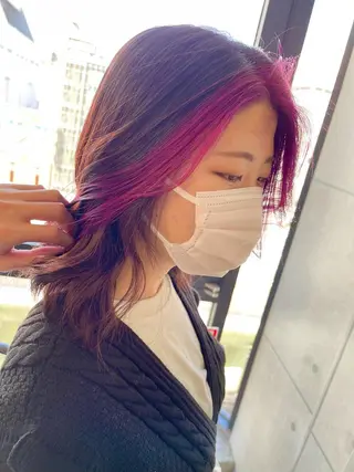 セミロング カラー オフホワイトアンドなんば所属・福西 洋斗のヘアスタイル