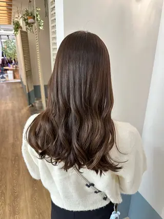 ロング カラー 安丸 結夏のヘアスタイル