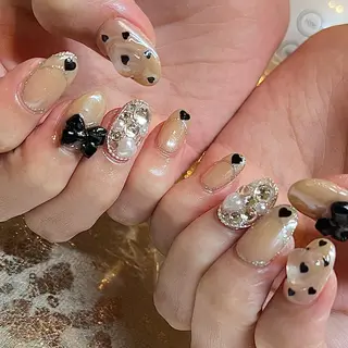 ミディアム H🌺 NAILのネイルデザイン