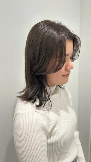 ミディアム レイヤー・ナチュラル RUKUのヘアスタイル