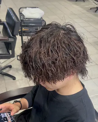 ミディアム パーマ メンズ 【フェザーパーマ】 【縮毛矯正】鶴田文のヘアスタイル