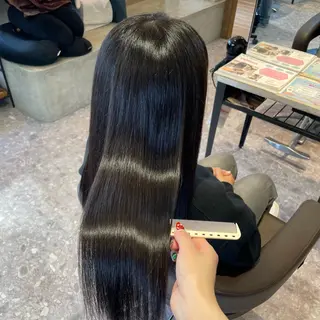 ロング 岡本 彩香のヘアスタイル