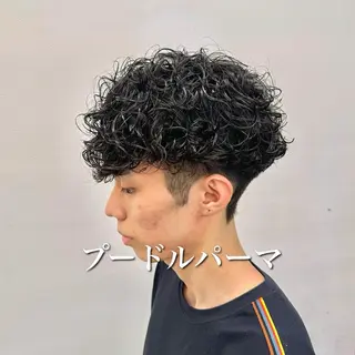 ミディアム パーマ ヘアアレンジ メンズ 顔まわりカット の達人のヘアスタイル
