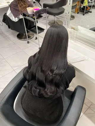 セミロング 寒色＆ブリーチ特化 寒色MiOのヘアスタイル