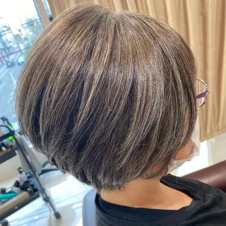 ショート カラー 仁科 友恵のヘアスタイル
