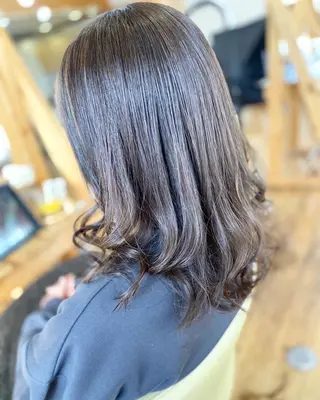 セミロング カラー 荒木 ひろかのヘアスタイル