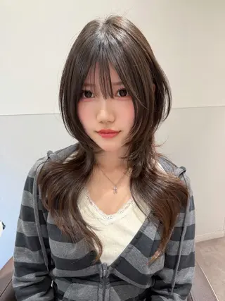 ロング ViVIE   AOYAMA所属・RiA/レイヤーカッ ト/ハッシュカットのヘアスタイル
